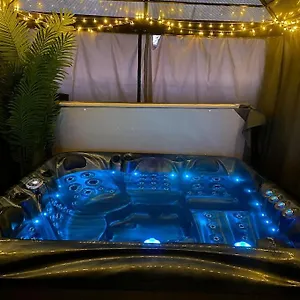 Secret Gem 1 Bed Garden Flat Private Luxury Hot Tub Apartment Bournemouth