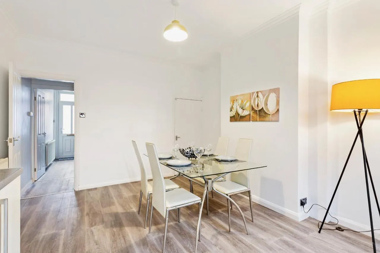 Spacious & Central Entire Home Νότιγχαμ Βίλα